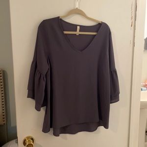 Cute sleeve slate gray top!